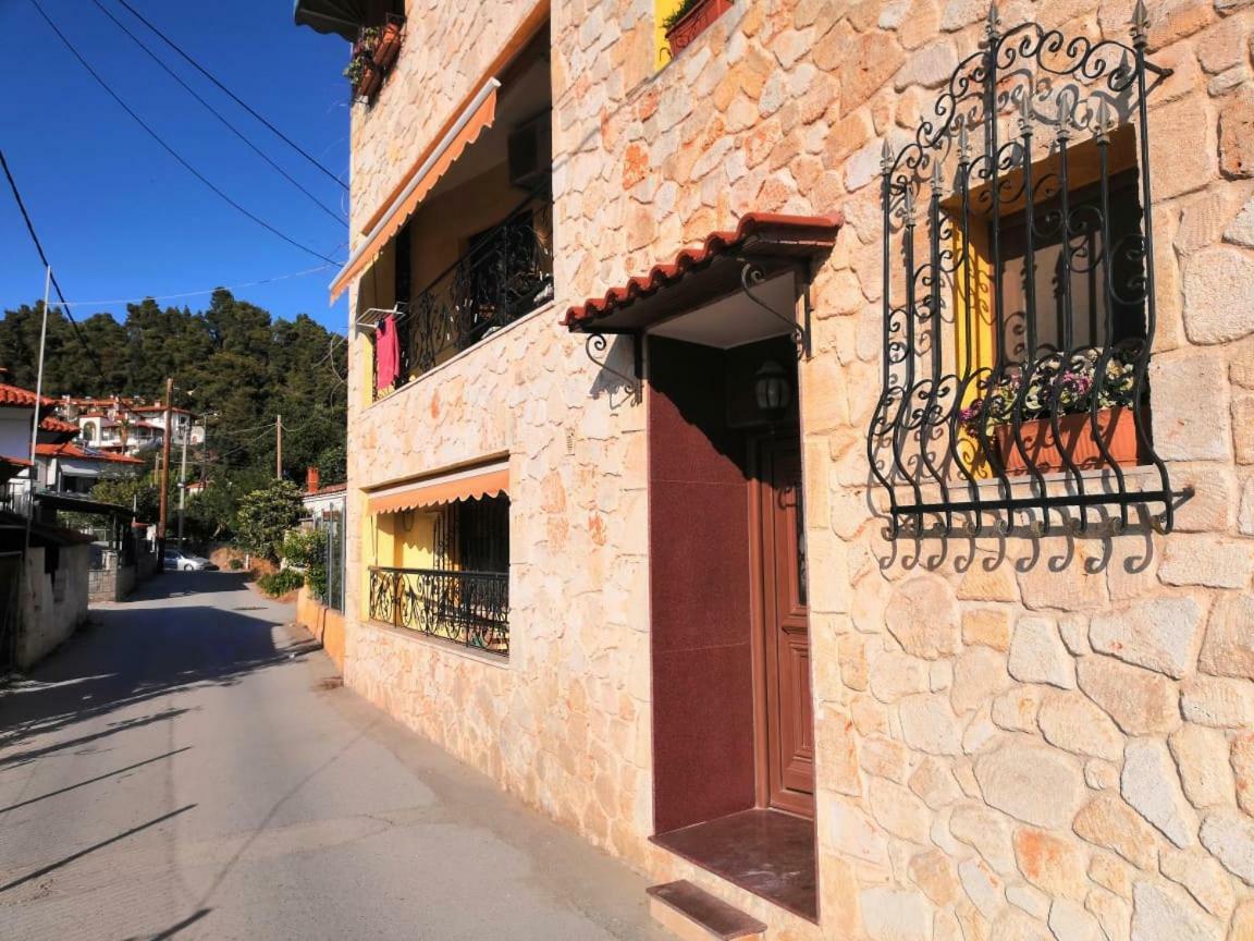 Comfortable Apartment Near The Central Beach Неа-Скиони Экстерьер фото