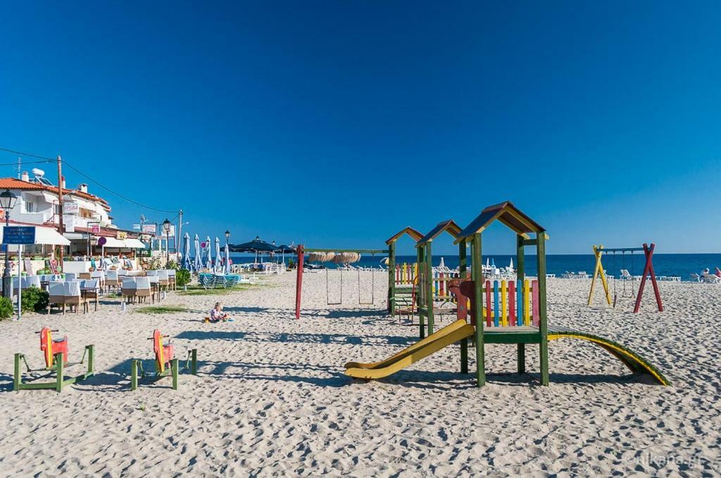 Comfortable Apartment Near The Central Beach Неа-Скиони Экстерьер фото